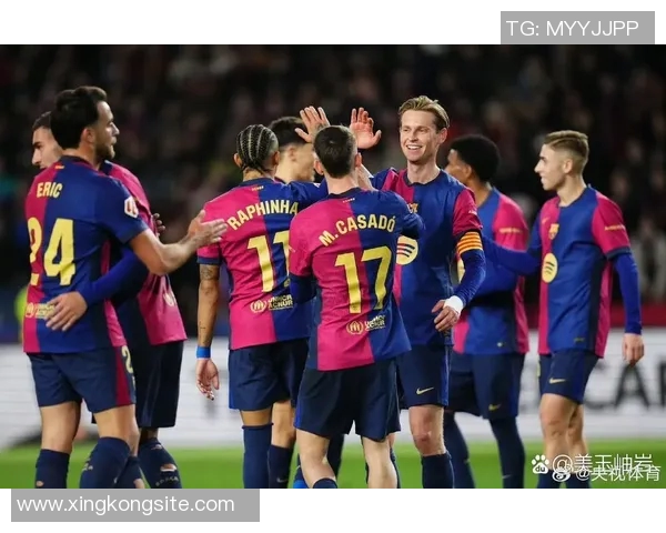 巴萨重返诺坎普纪念海报揭幕亚马尔弗里克库巴西齐聚一堂